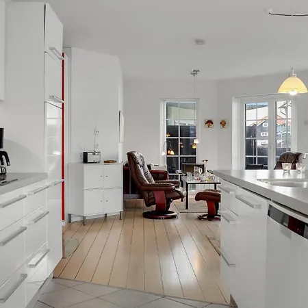 Lovely In With Kitchen בית נופש *